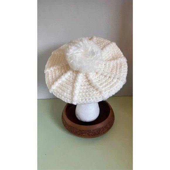 VTG Women’ Handmade Ivory Chunky Knit Crochet Beret Hat Pom pom Japan Acrylic - Picture 4 of 7